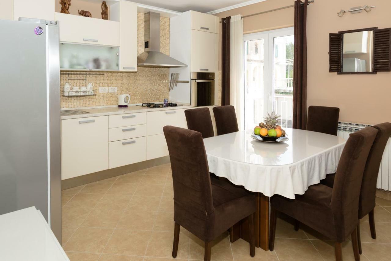 Spacious Apartment Near The Old Town ドゥブロブニク エクステリア 写真
