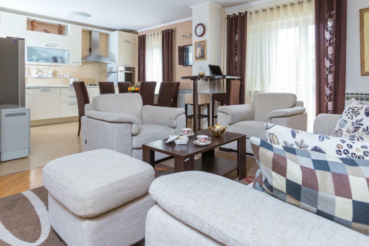Spacious Apartment Near The Old Town ドゥブロブニク エクステリア 写真